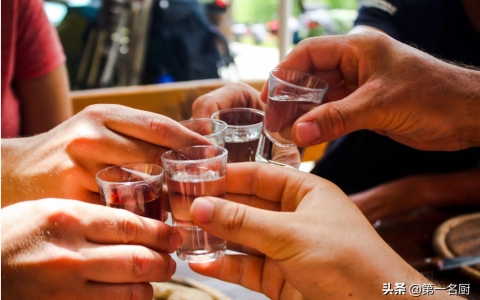 酒桌上敬酒时怎么说话？能让人高看一眼3句“敬酒词”