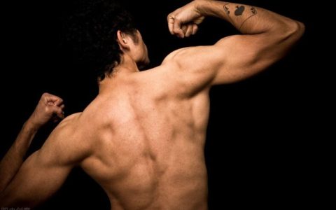 “细狗”一词爆火,为什么有好多男生坐不住了?细狗是贬义词吗