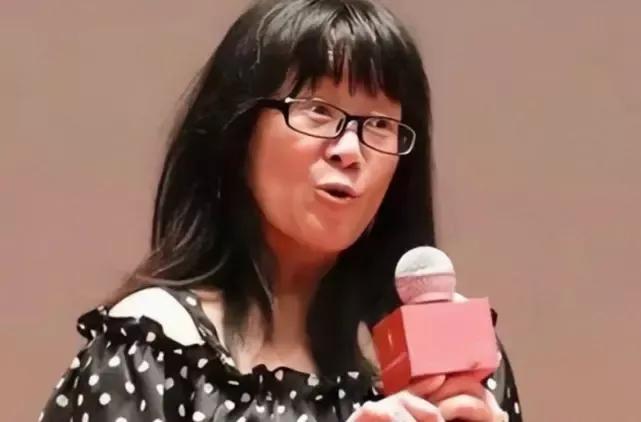 三个女人变大胆，都是“名利”惹得祸
