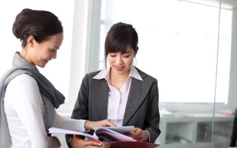 一直体验生活的28岁女人