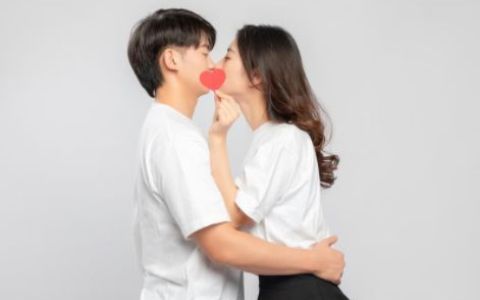 为什么接吻时，女生会出现“腿软”的情况？